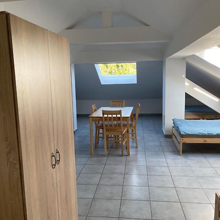 Kavkaz Restaurant & Hotel 로마어 외부 사진
